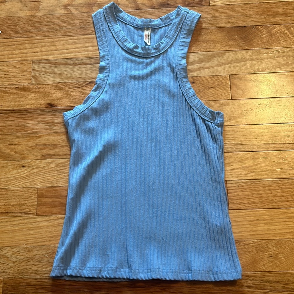 2 Free People blissed out tanks, both size small. Excellent condition- worn once - Picture 4 of 6